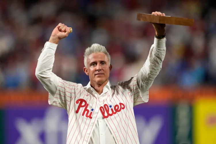 Utley joins Phillies' Wall of Fame